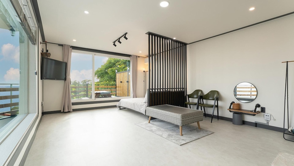 Basic Room, 1 Bedroom (Chocolat Noir (Ocean View)) photo 1