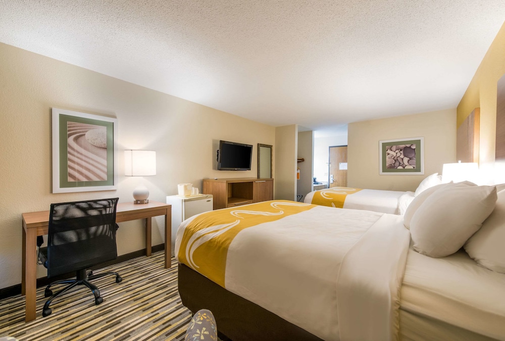 Standard Room, 2 Queen Beds, Non Smoking - Photo 4