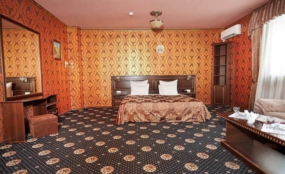 Suite, 1 King Bed photo 1