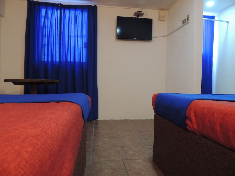 Traditional Double Room, Multiple Beds, Non Smoking photo 3