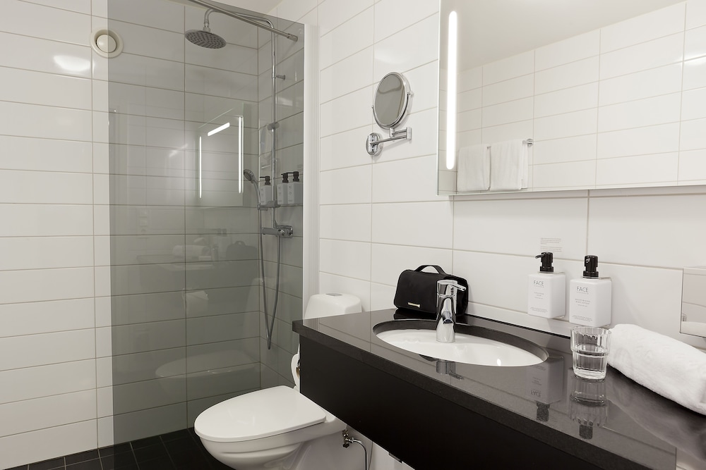 Standard Double Room - Photo 13
