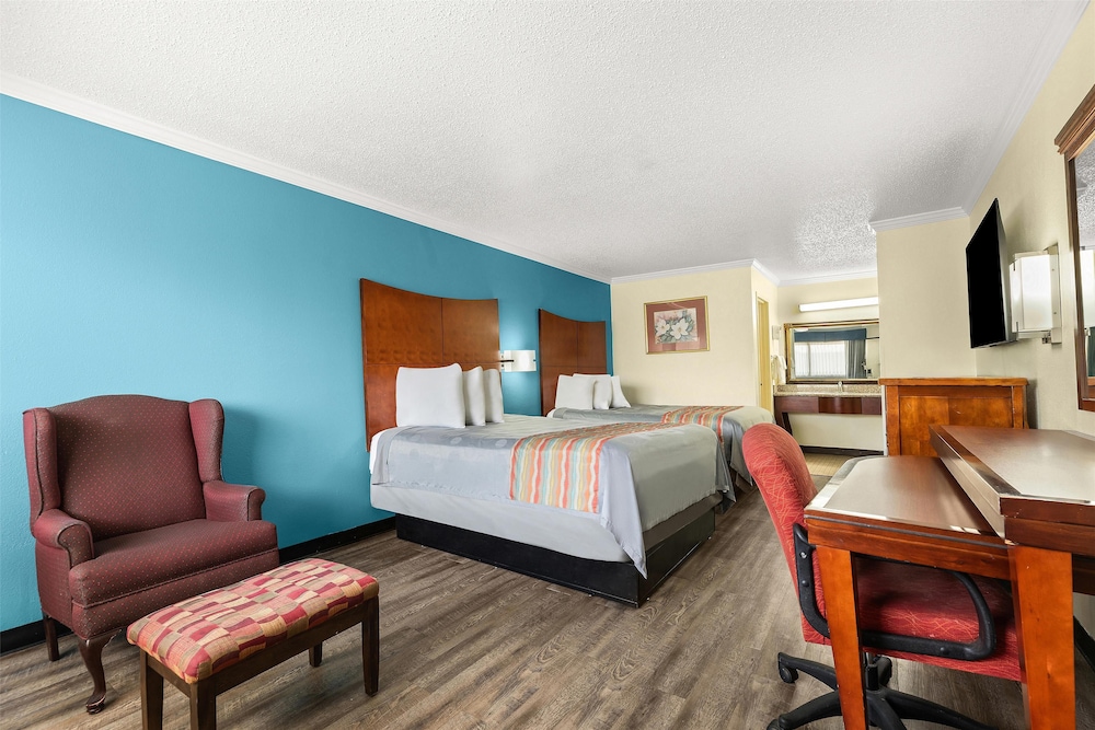 Room, 2 Double Beds, Non Smoking - Photo 3