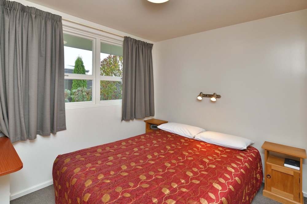 Standard 2-Bedroom Unit photo 2