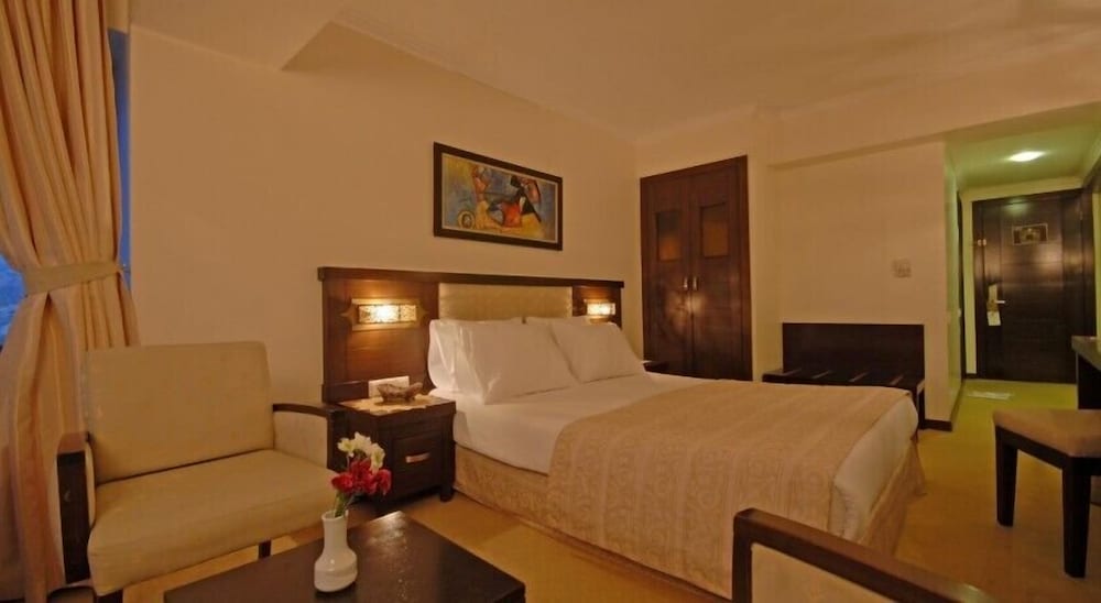 Deluxe Suite photo 3