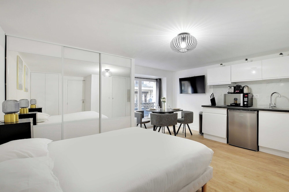 Apartment photo 2
