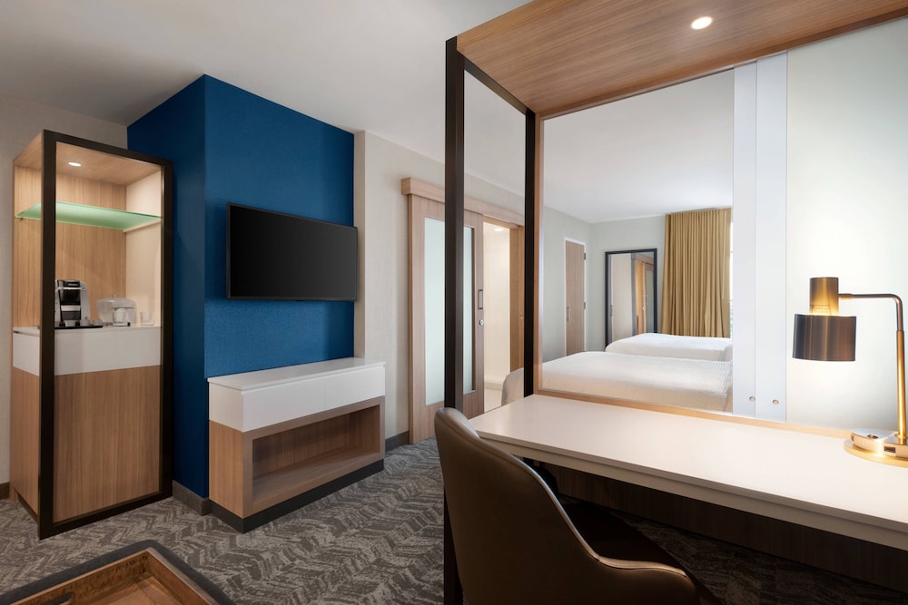 Suite, Multiple Beds, City View photo 2