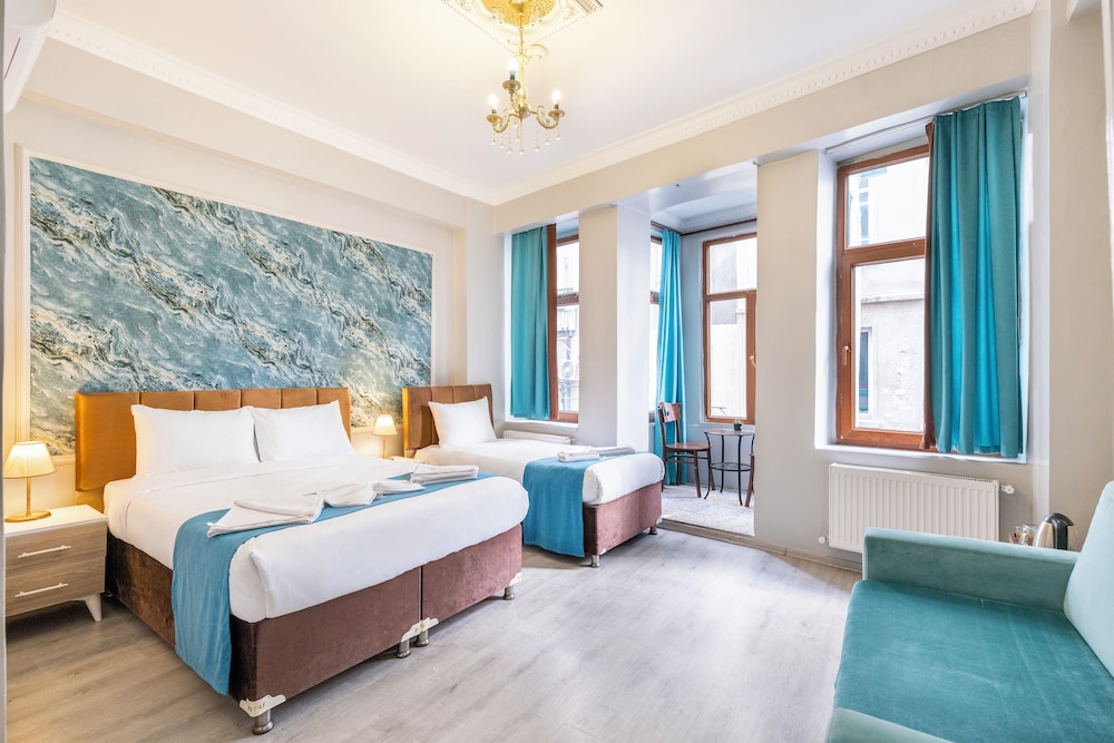 Deluxe Triple Room, City View photo 1