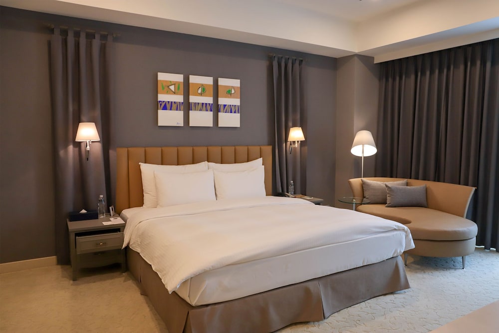 Suite, 1 King Bed (Victoria) photo 3