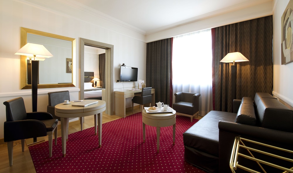 Suite B - Photo 9