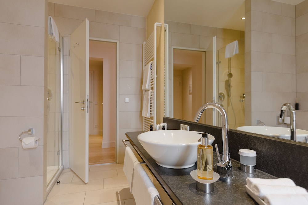 Deluxe Suite, Park View - Photo 3
