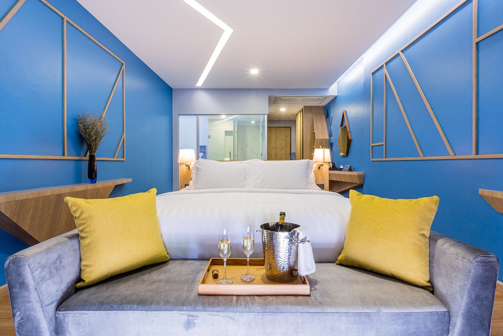 Premier Garden View Room With Balcony