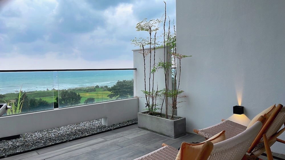 Standard Triple Room, Multiple Beds, Non Smoking, Ocean View photo 2