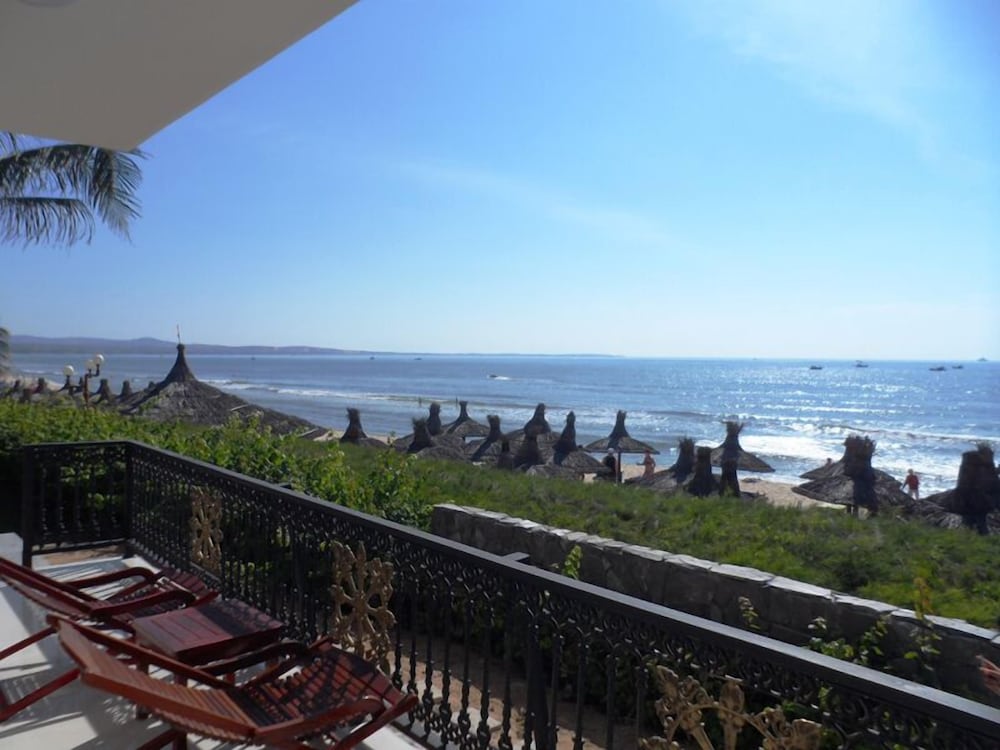 Deluxe Room, Oceanfront - Photo 2
