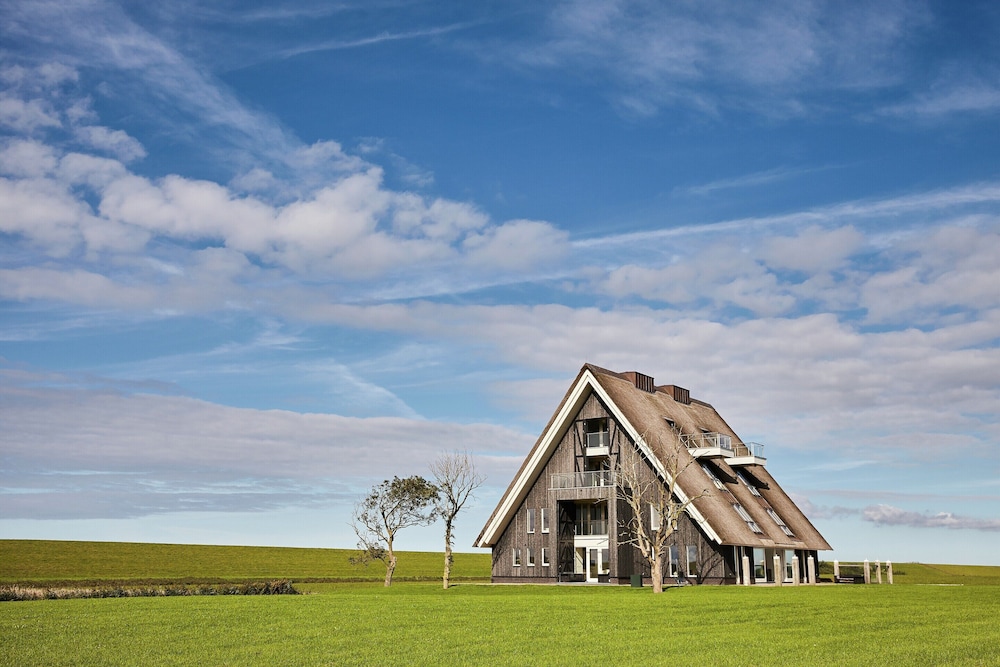 Villa photo 1