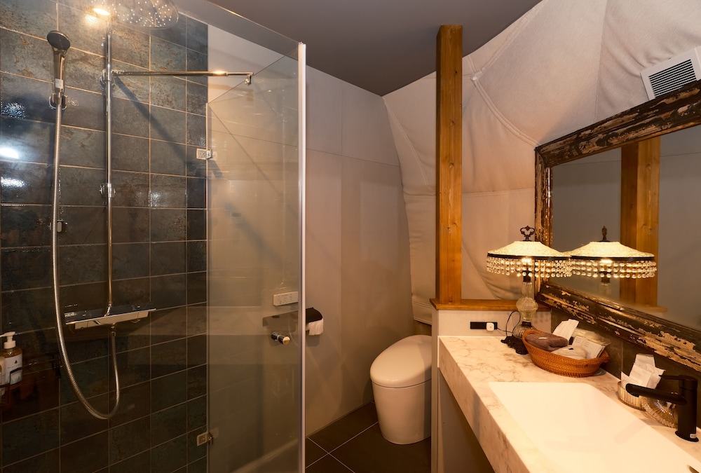 Premium Room, 1 Bedroom, Non Smoking, Refrigerator & Microwave photo 2