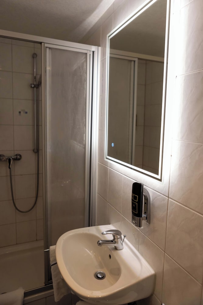 Business Double Room, 1 Bedroom, Park View, Garden Area photo 3