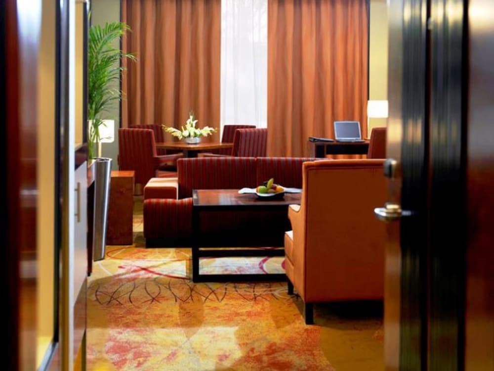 Executive Deluxe Suite, complimentary shuttle to DXB Airport Terminal 1 & 3 photo 3