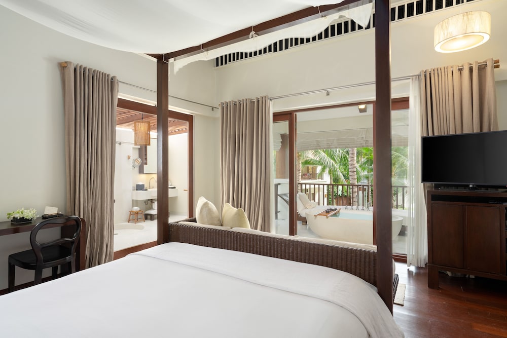 One Bedroom Duplex Suite - Photo 2