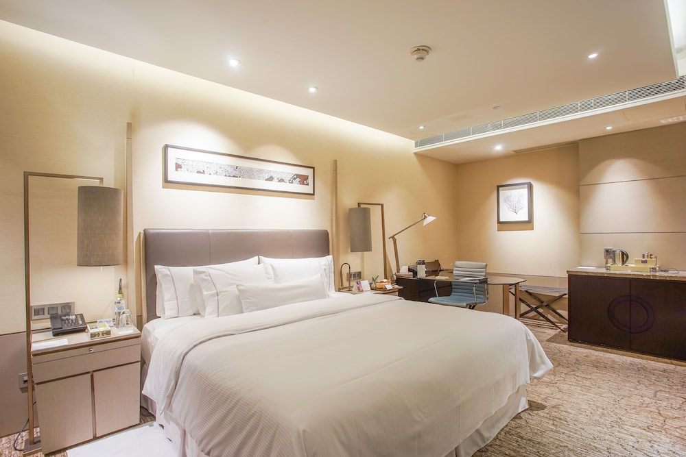 Room, 1 King Bed, River View photo 2