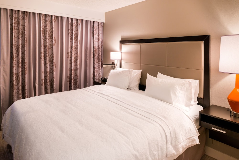 Room, 2 Queen Beds, Accessible, Bathtub (Bathtub)