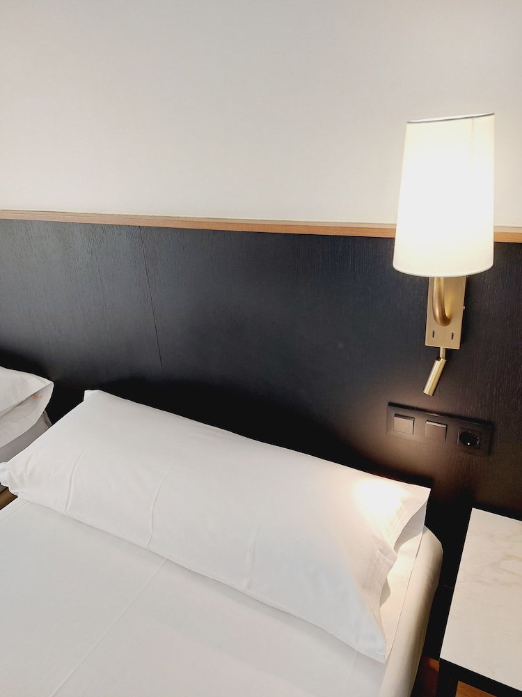 Superior Twin Room - Photo 7