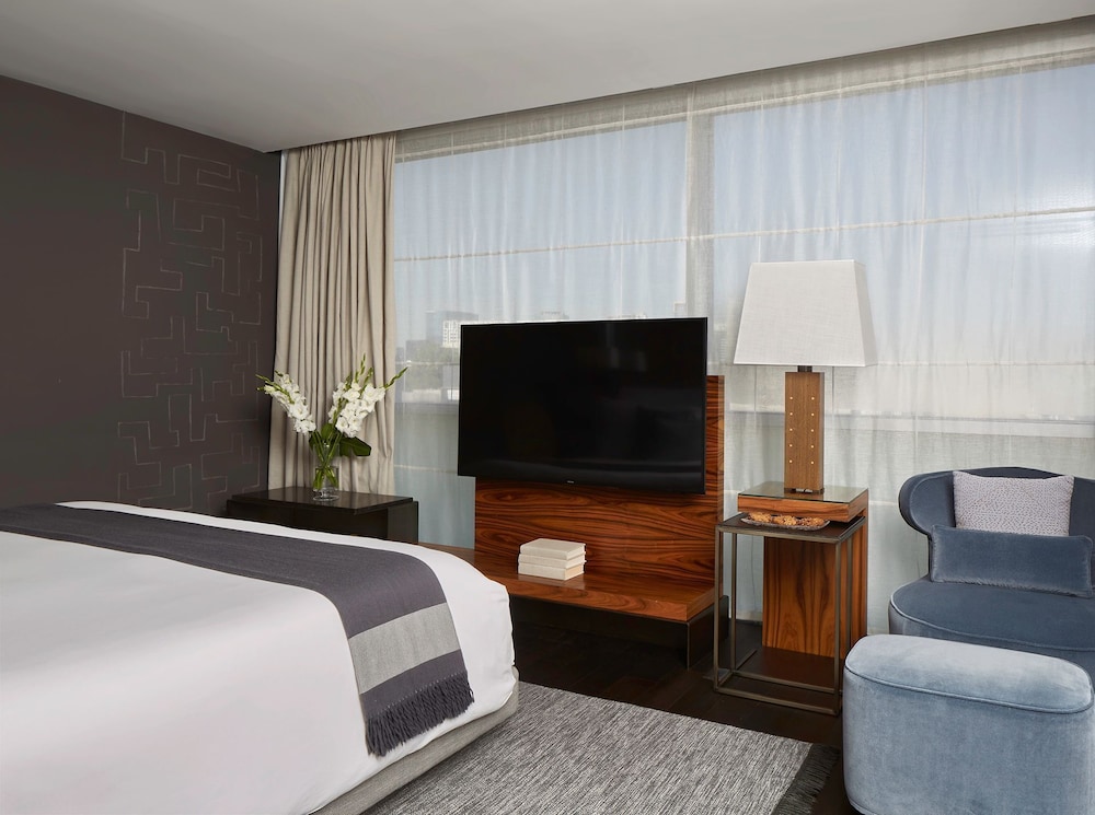 Deluxe Room, 1 King Bed - Photo 3