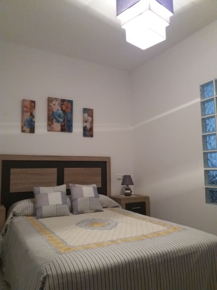 House, 3 Bedrooms photo 2