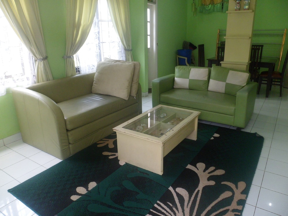 House, 5 Bedrooms photo 3