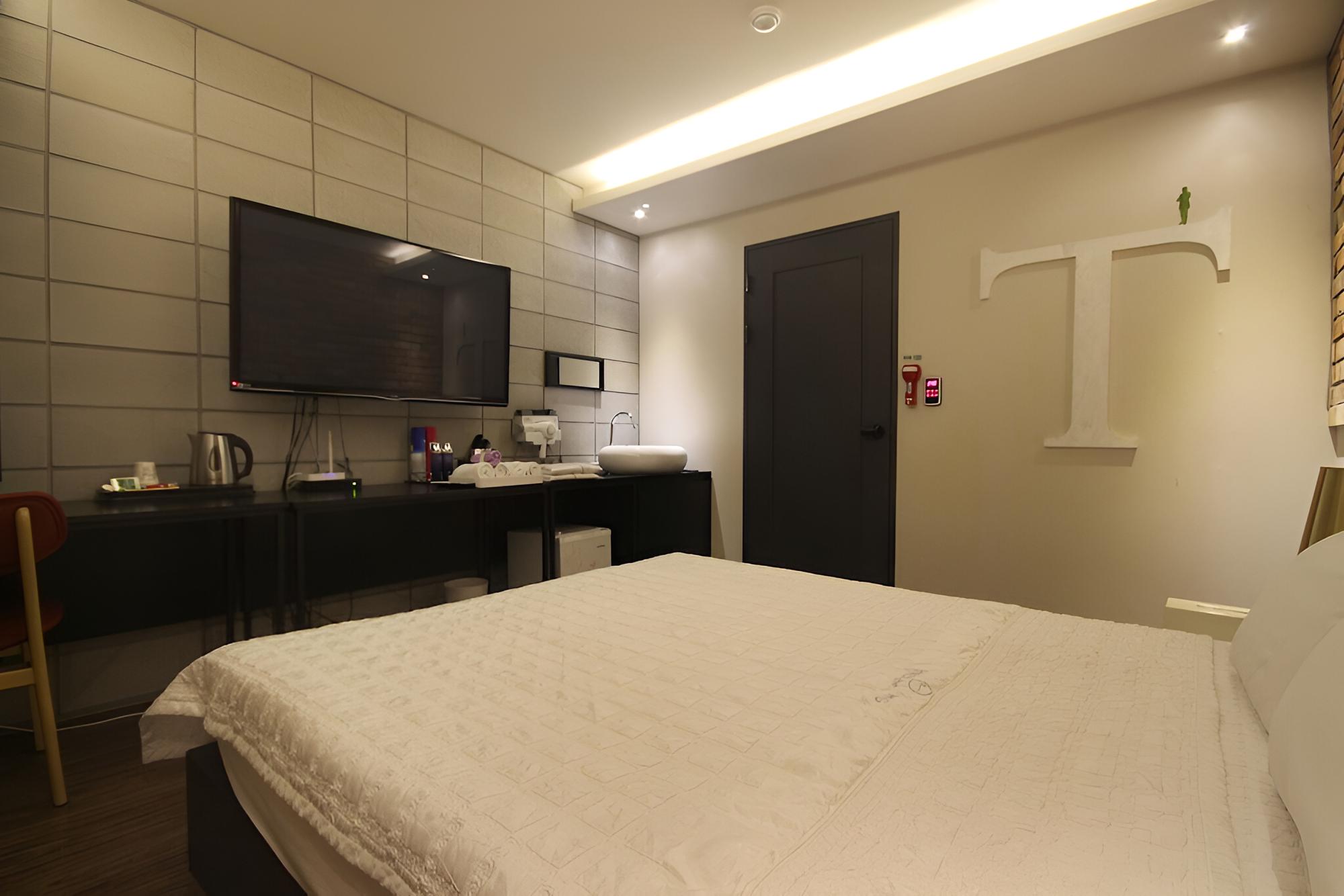 Room (Standard (breakfast provided (toast/c) - Photo 12