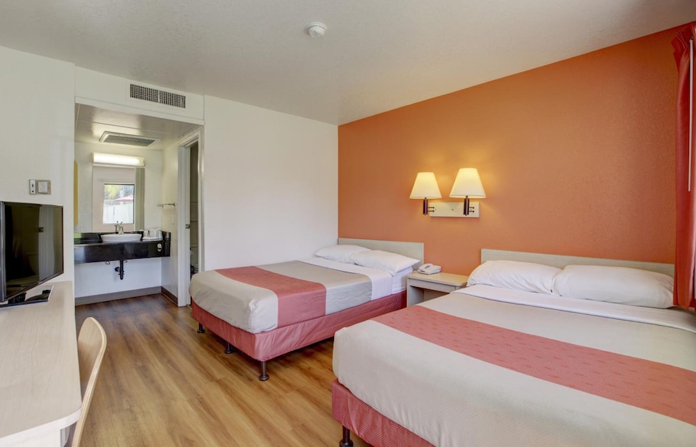 Deluxe Room, 2 Double Beds, Non Smoking, Refrigerator photo 2