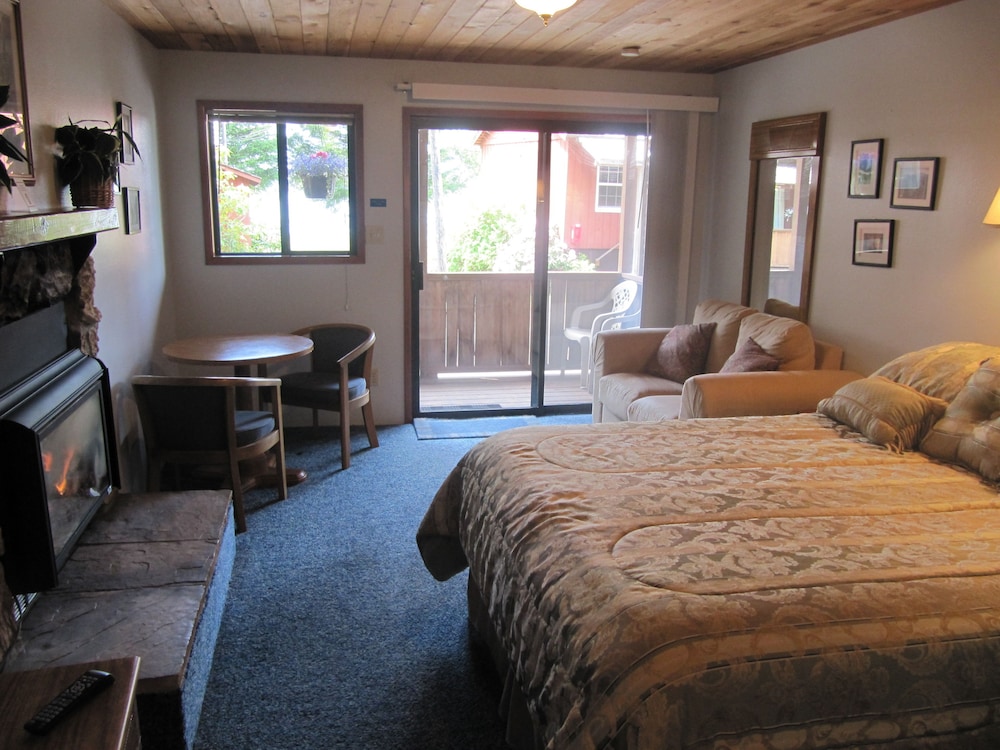 Fireplace Cabin #1, #2, 1 Queen Bed photo 1