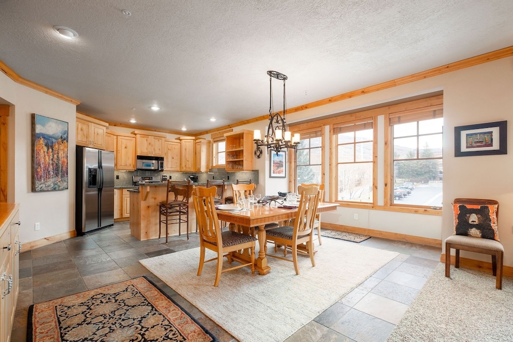 Condo, 3 Bedrooms