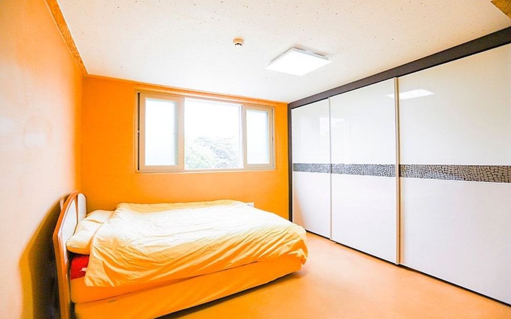 Room (Ocher Room 201)