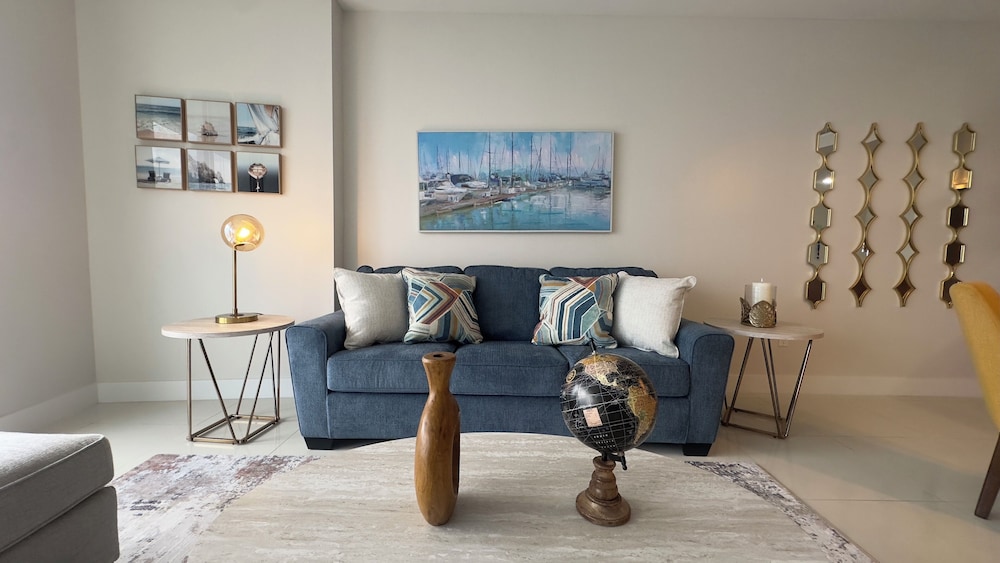 Boutique Apart, 1 King & Sofa Bed, Sauna, River/City Views, Balcony4207