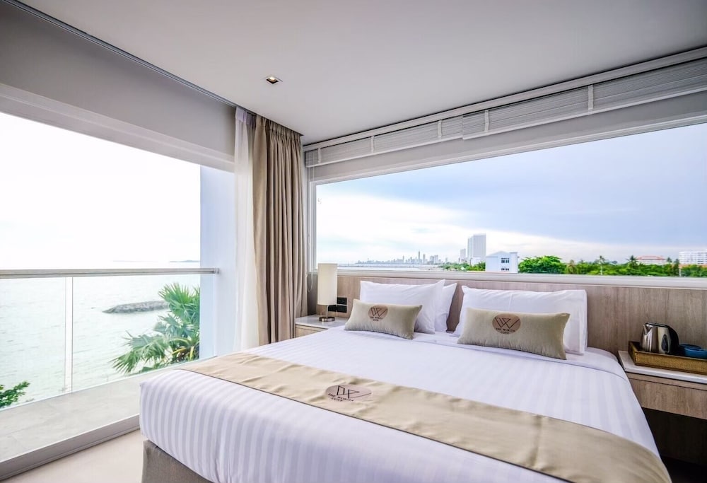 Deluxe Panorama Ocean View King