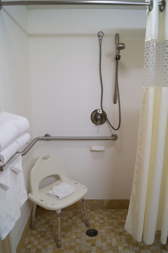 Room, Accessible, Non Smoking - Photo 4