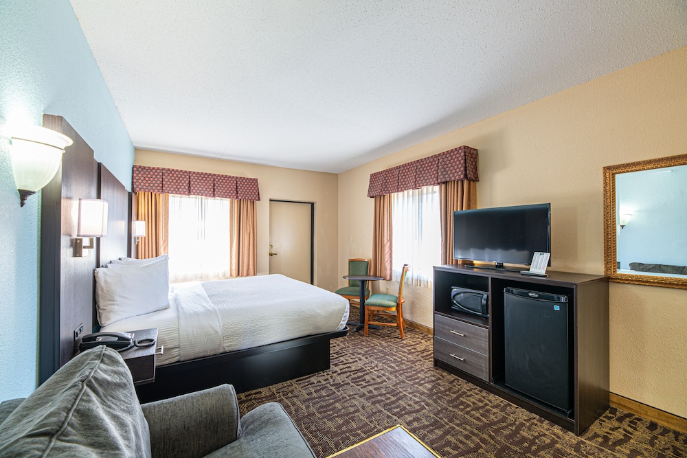 Premium Room, 1 King Bed (with Balcony) photo 1