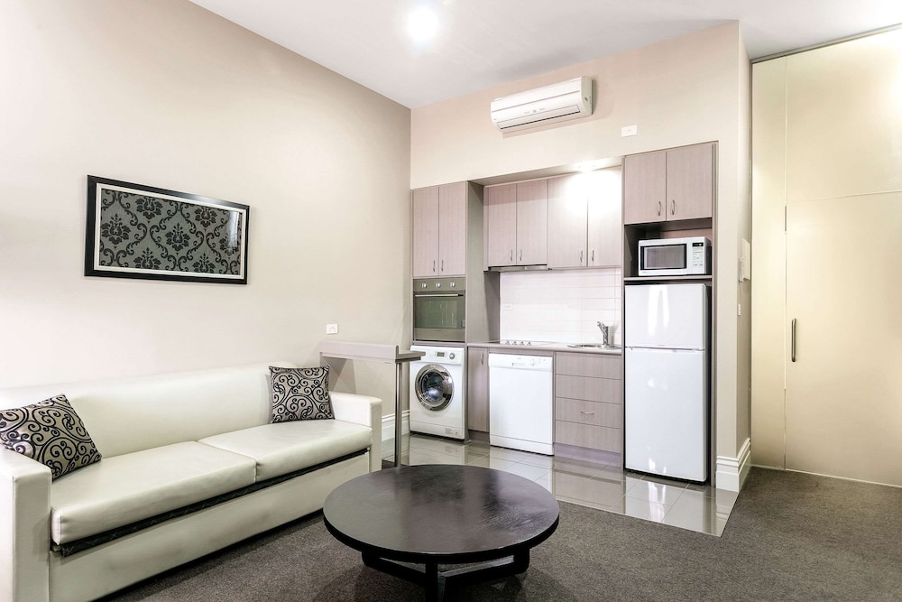 Suite, 1 King Bed, Non Smoking photo 2