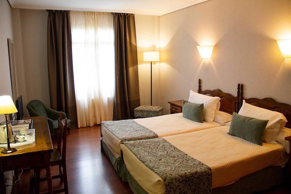 Double Or Twin Room - Photo 2