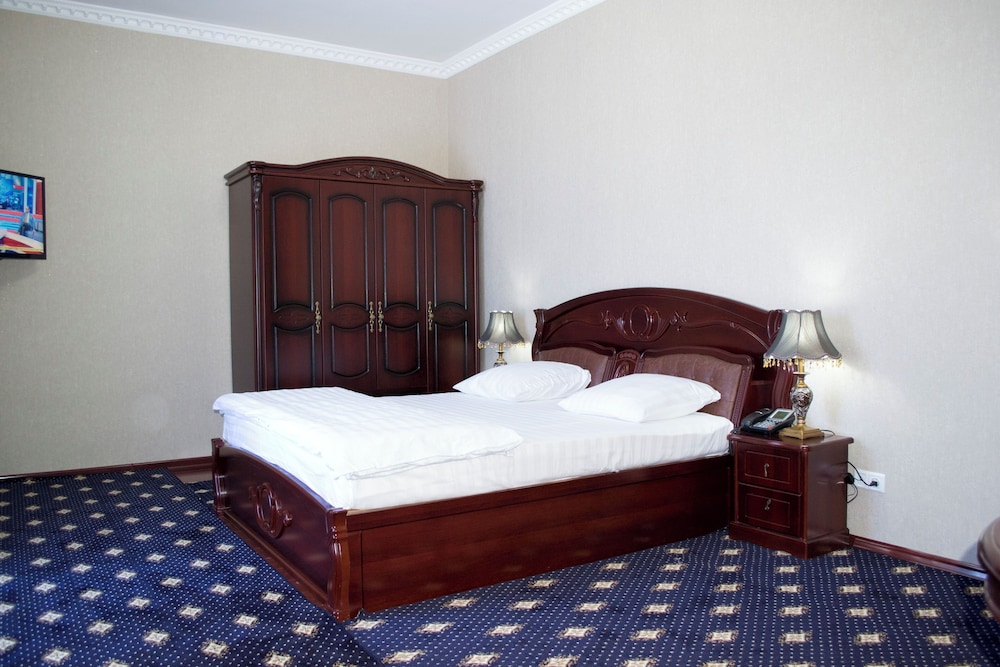 Classic Double Room, Balcony, City View photo 2