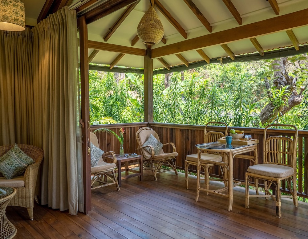 Luxury Cottage, 1 King Bed, Valley View, Garden Area