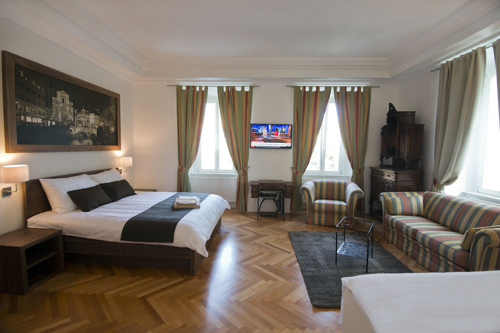 Deluxe Apartment, 1 Bedroom, River View photo 2