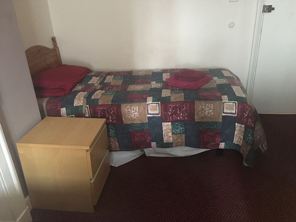 Basic Single Room, Shared Bathroom (Offline Only)