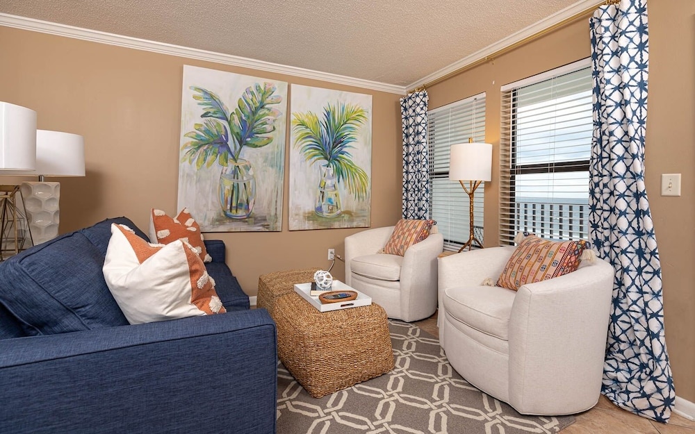 Condo, 2 Bedrooms