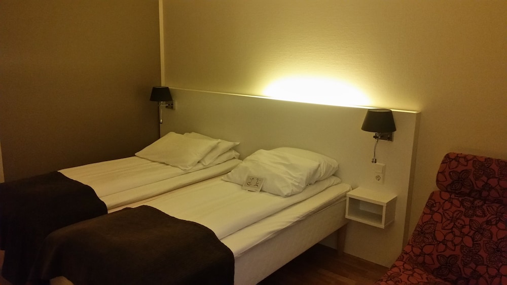 Twin Room - Photo 2