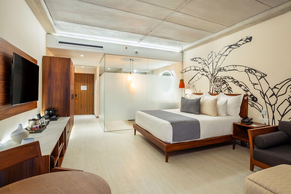 Junior Suite Bay View King Bed