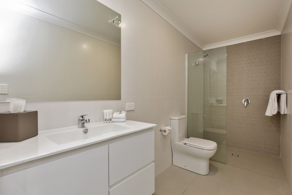 3 Bedroom Apartment Pet Friendly photo 2
