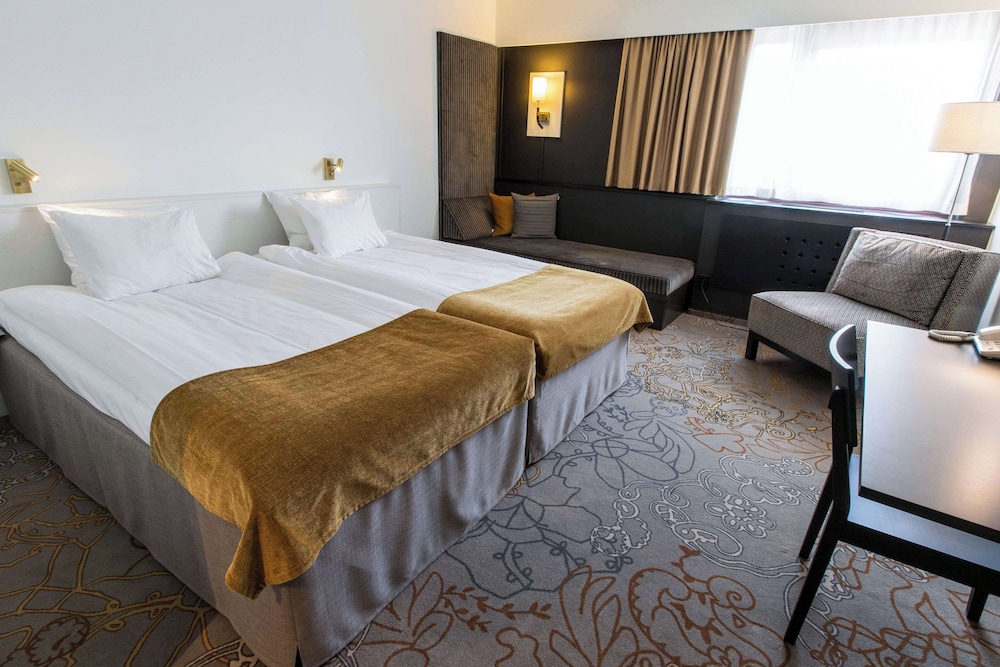 Deluxe Room, Multiple Beds, Non Smoking (2 Single and 1 Person Sofabed) - Photo 2