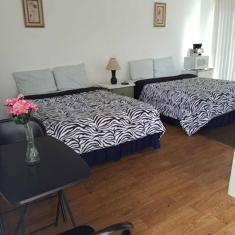 Standard Quadruple Room, 2 Double Beds, Non Smoking photo 1