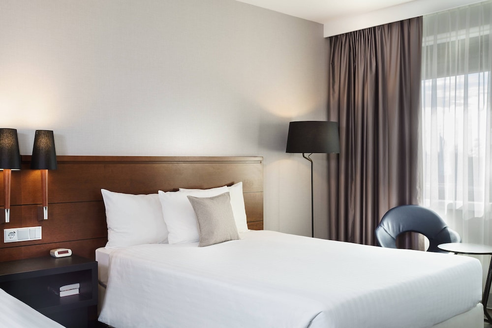 Superior Room, 2 Queen Beds - Photo 4